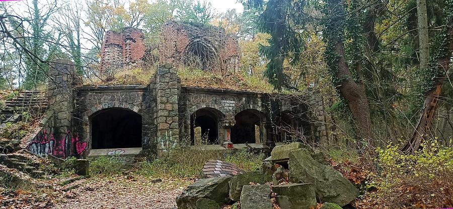 Ruiny wieży Quistorpa.Stadnina