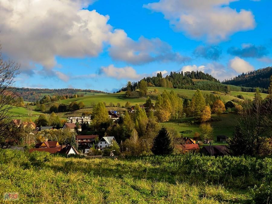 Widok na Jaworki spod kościoła