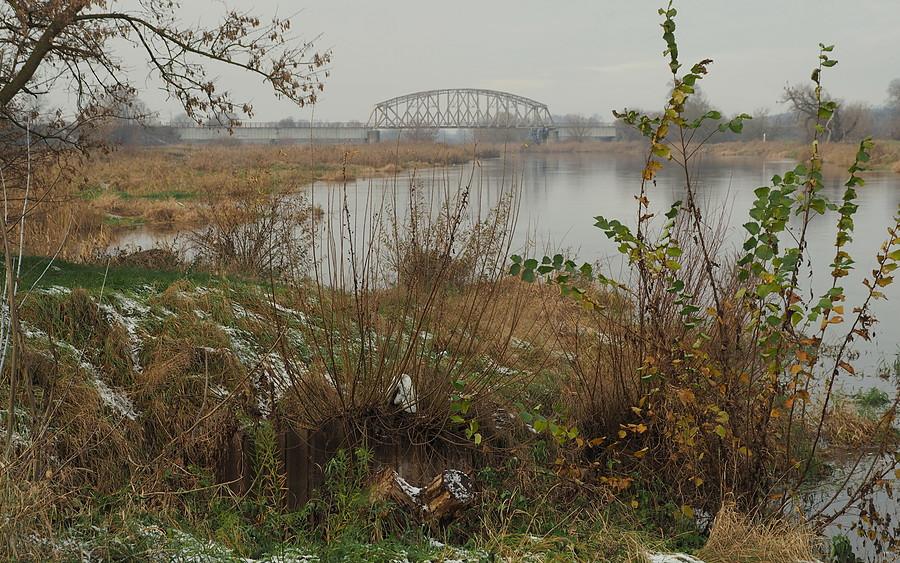 Nieczynny most kolejowy