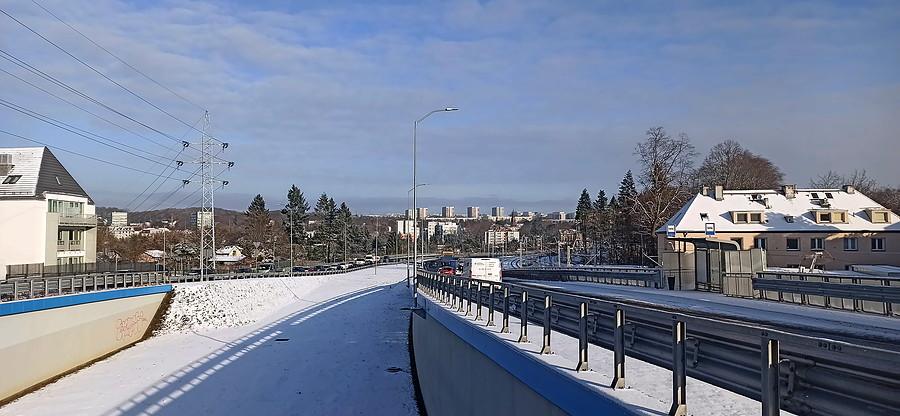 Widok z wiaduktu przy Al. Wojska Polskiego.
