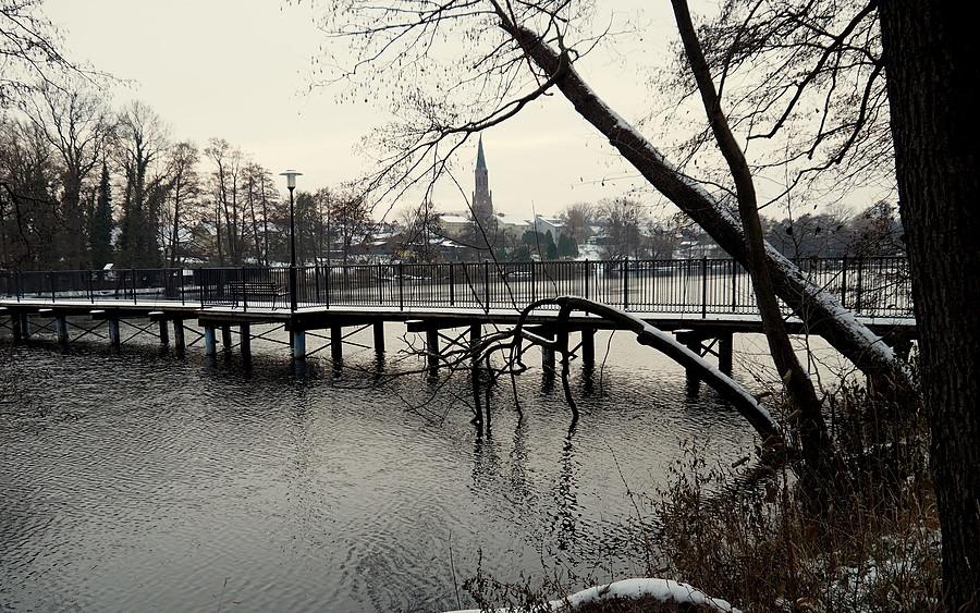 Mostek nad zatoką jeziora Lubiąż