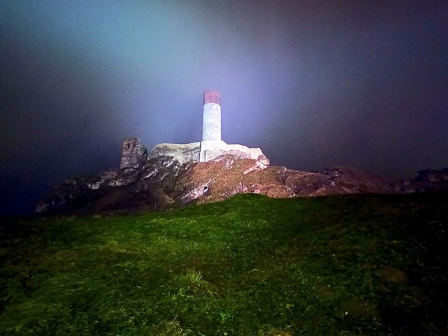 Zamek w Olsztynie stoi też po zmroku ;)