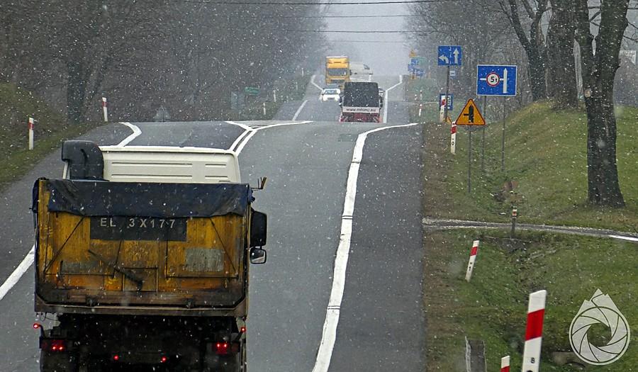 zaczyna śnieżyć na DK74