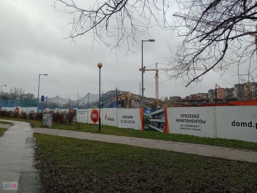 Budynek już prawie rozebrany, została sterta gruzu