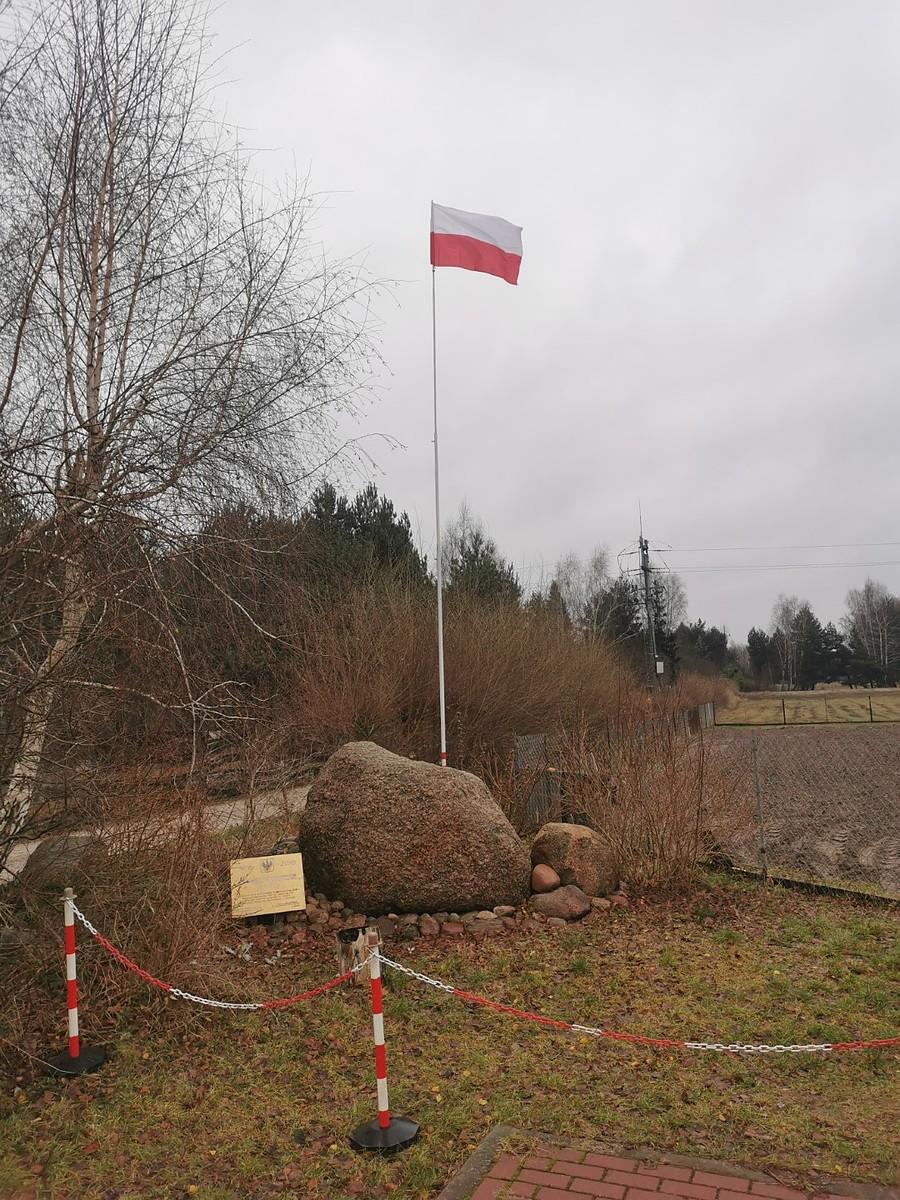 Głaz w Wiktorowie w 100 rocznicę niepodległości