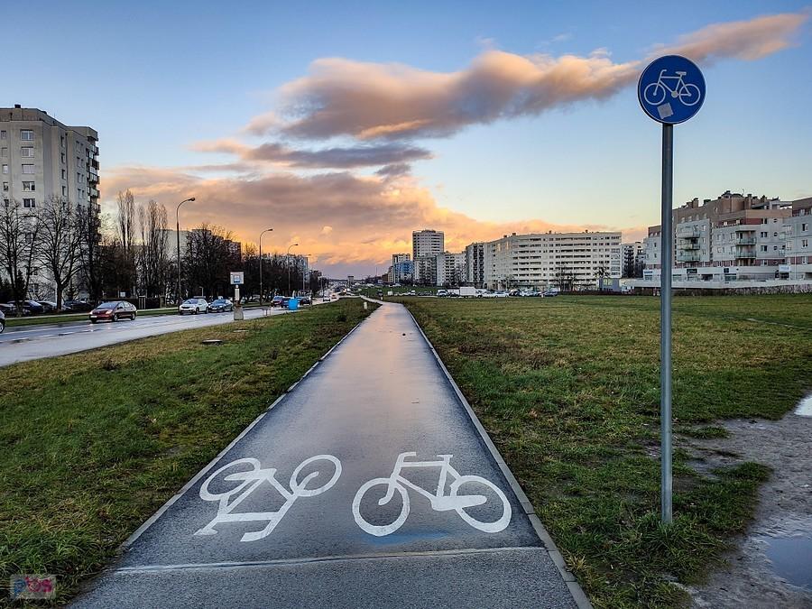 Prosta jak strzała DDR-ka nad tunelem POW