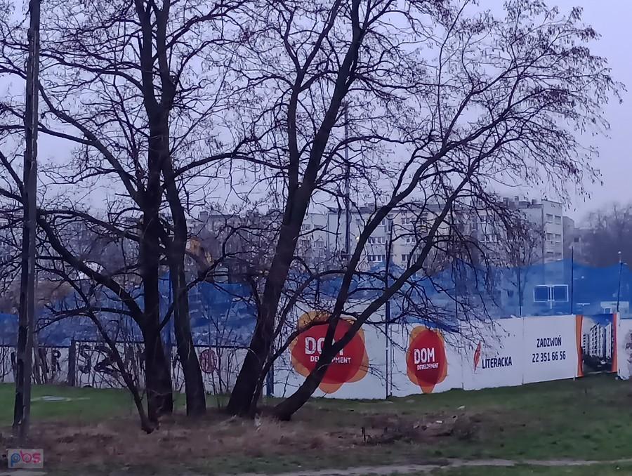 Budynek rozebrany, teren zagrodzony oczywiście przez dewelopera