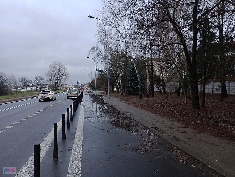 Kałuża na ddr ostatnio nie wysycha