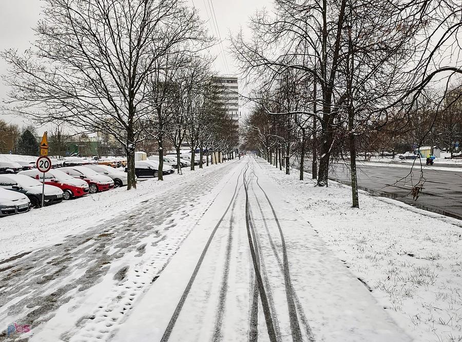Zaśnieżona ddr na Ciszewskiego