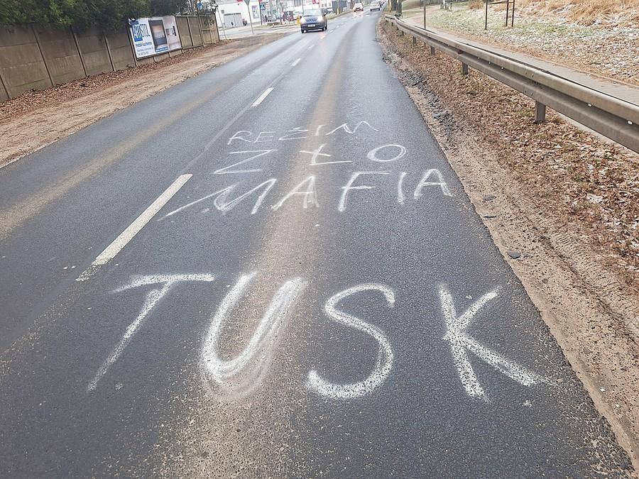 Wojna polsko-polska sięga bruku :)