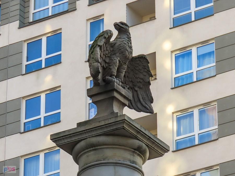 Orzeł wieńczący kolumnę