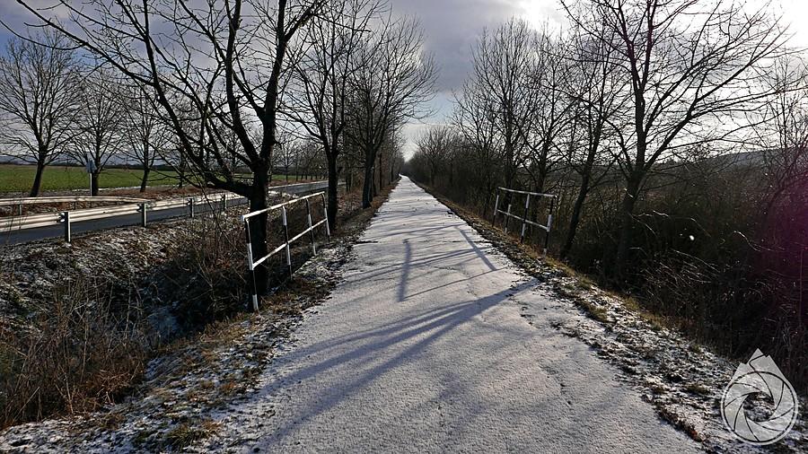 zaśnieżona ścieżka z Palhazy do granicy