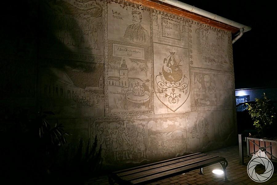 historia Tolcsvy wydłubana w muralu