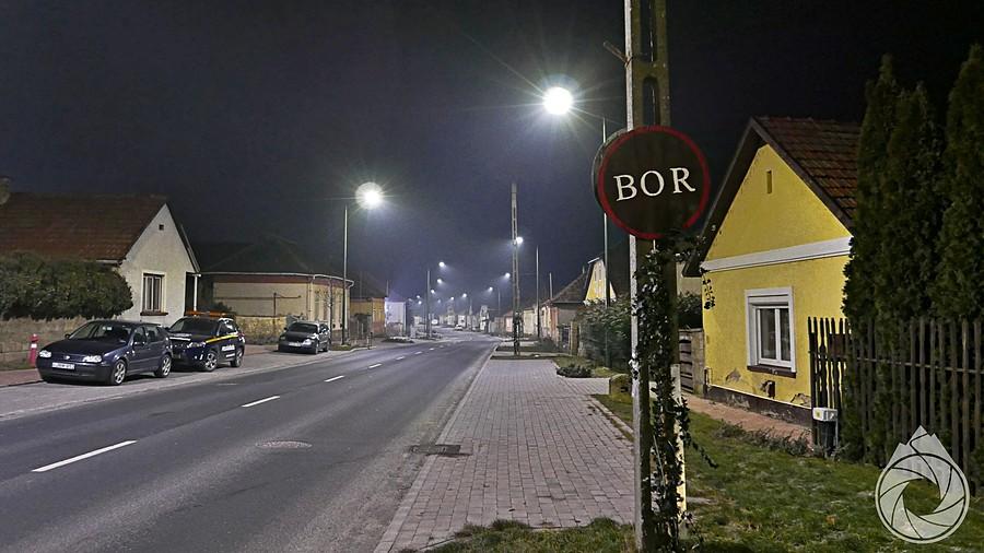 znak mówi, żeby zwolnić, bo wino!