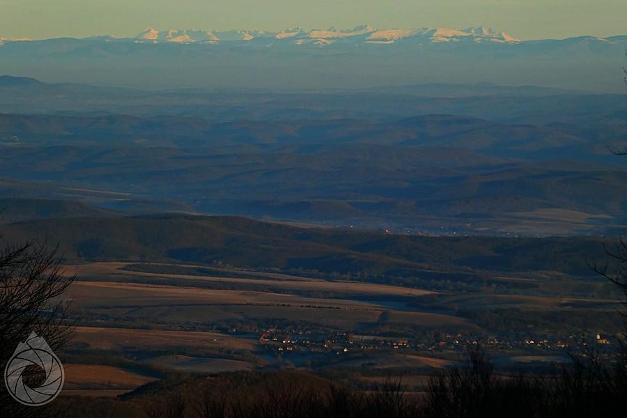 Tatry Niżne i Wysokie z Kekesza o poranku