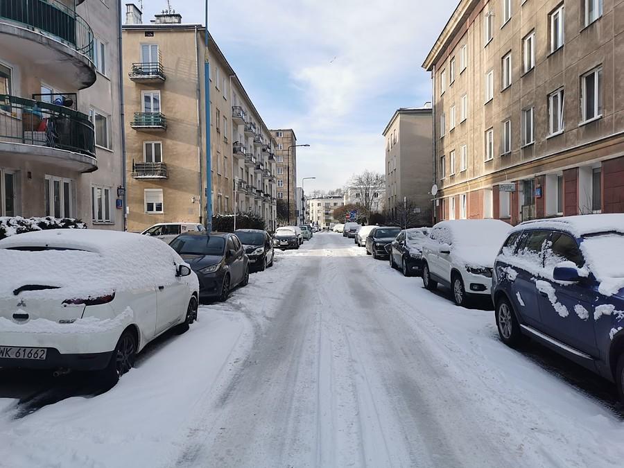 Zimowa ulica na Ochocie