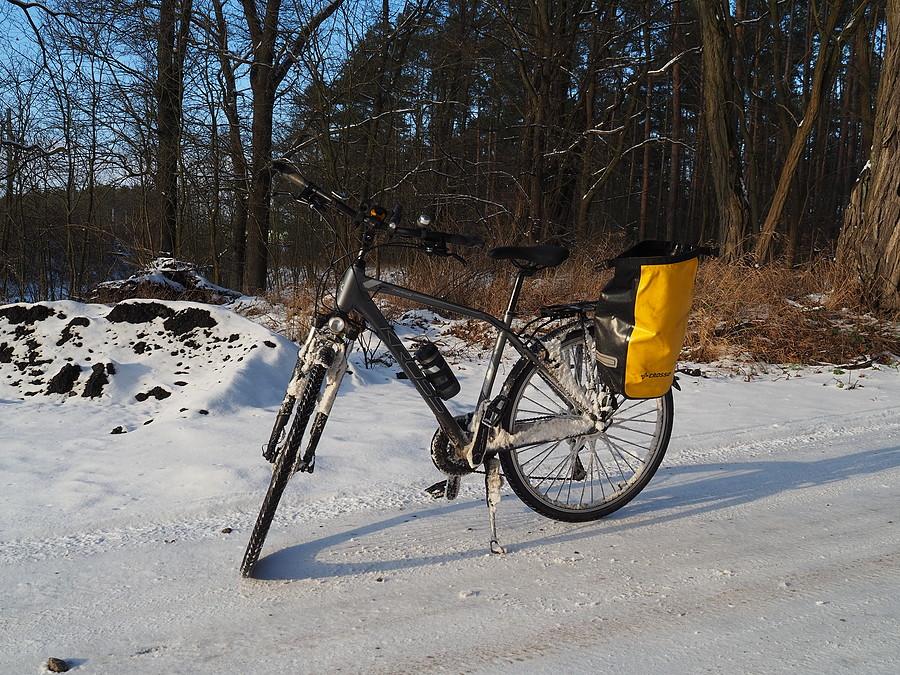 Śnieg oblepił mi rowerek