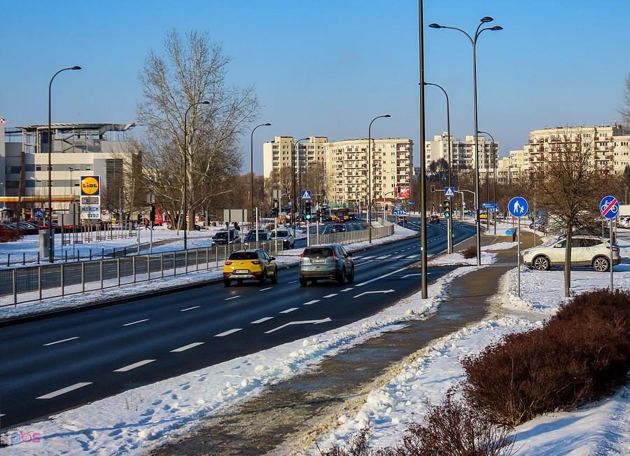 Ul. Pileckiego, z lewej strony widać lądowisko Szpitala Południowego