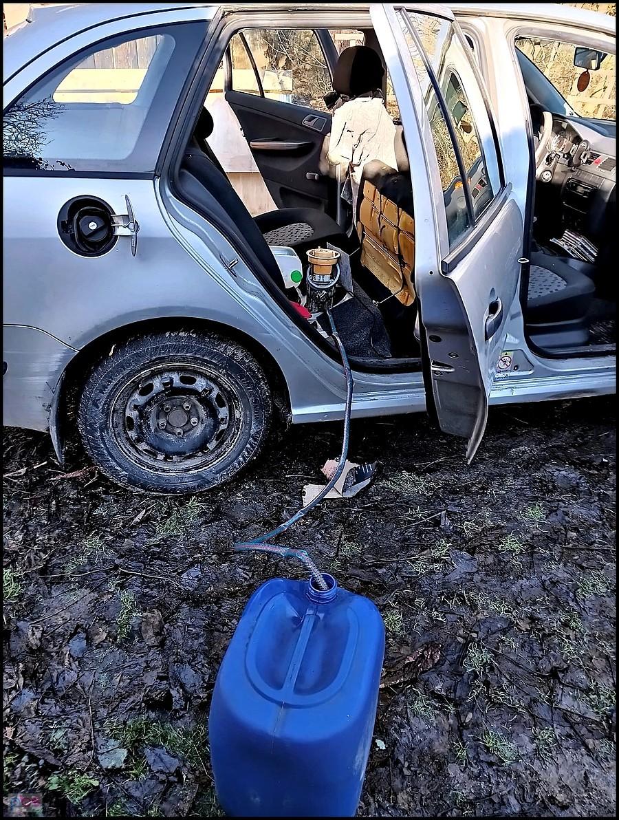 Wypompowywanie paliwa ze Skody....