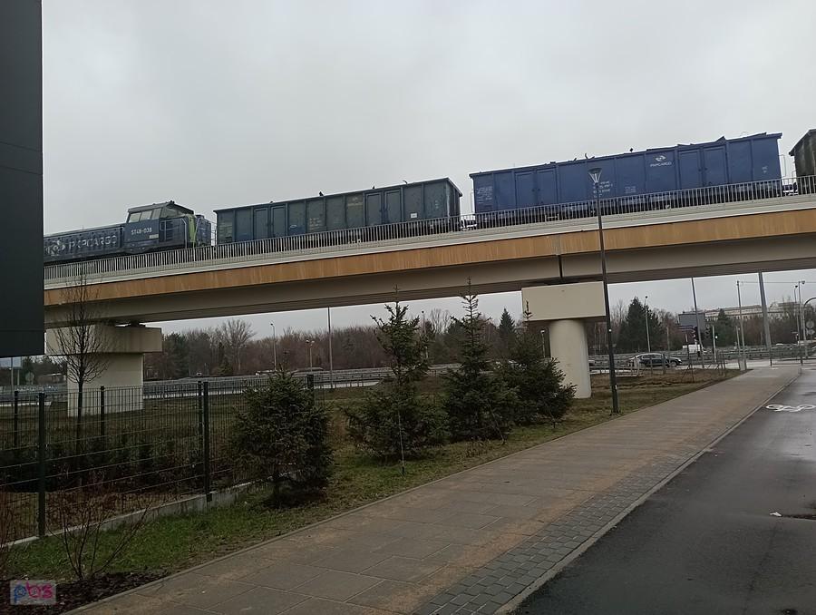 Pociąg na wiadukcie