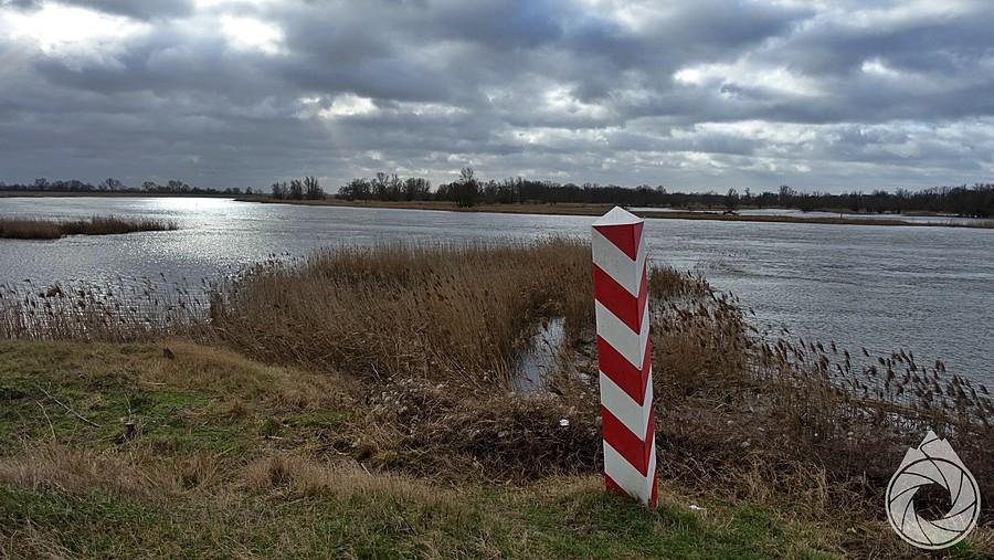 kostrzyński słupek graniczny nad Odrą
