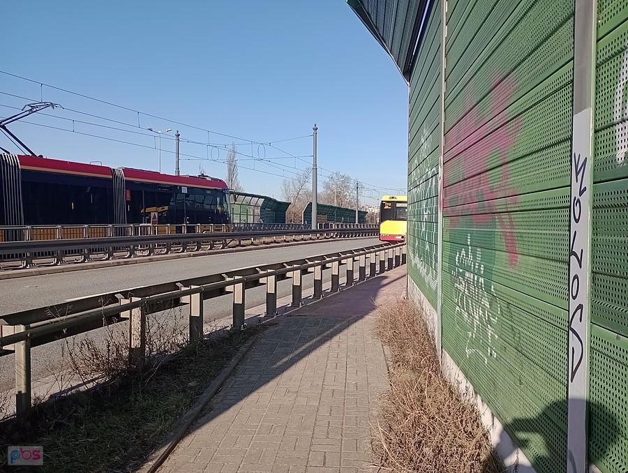 Wjazd na wiadukt nad S8 na Powstańców Śląskich