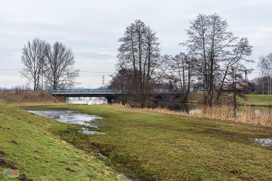 Warta na obrzeżach Częstochowy i most DK 46 na ul. Bugajskiej