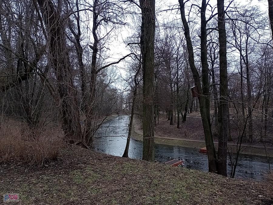 Fosa w parku na Forcie Bema