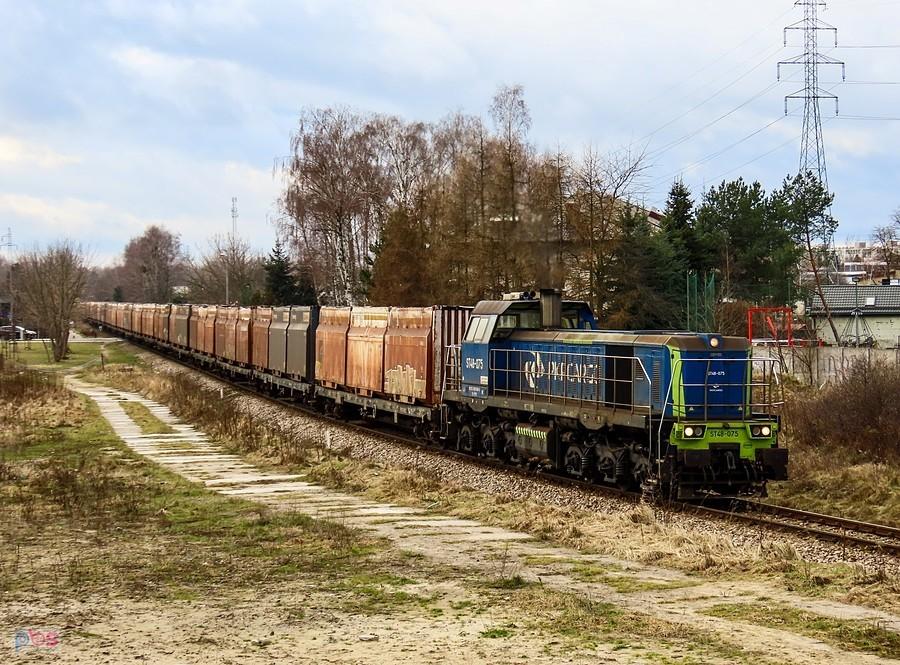 Pociąg intermodalny systemu Innofreight z kontenerami węgla