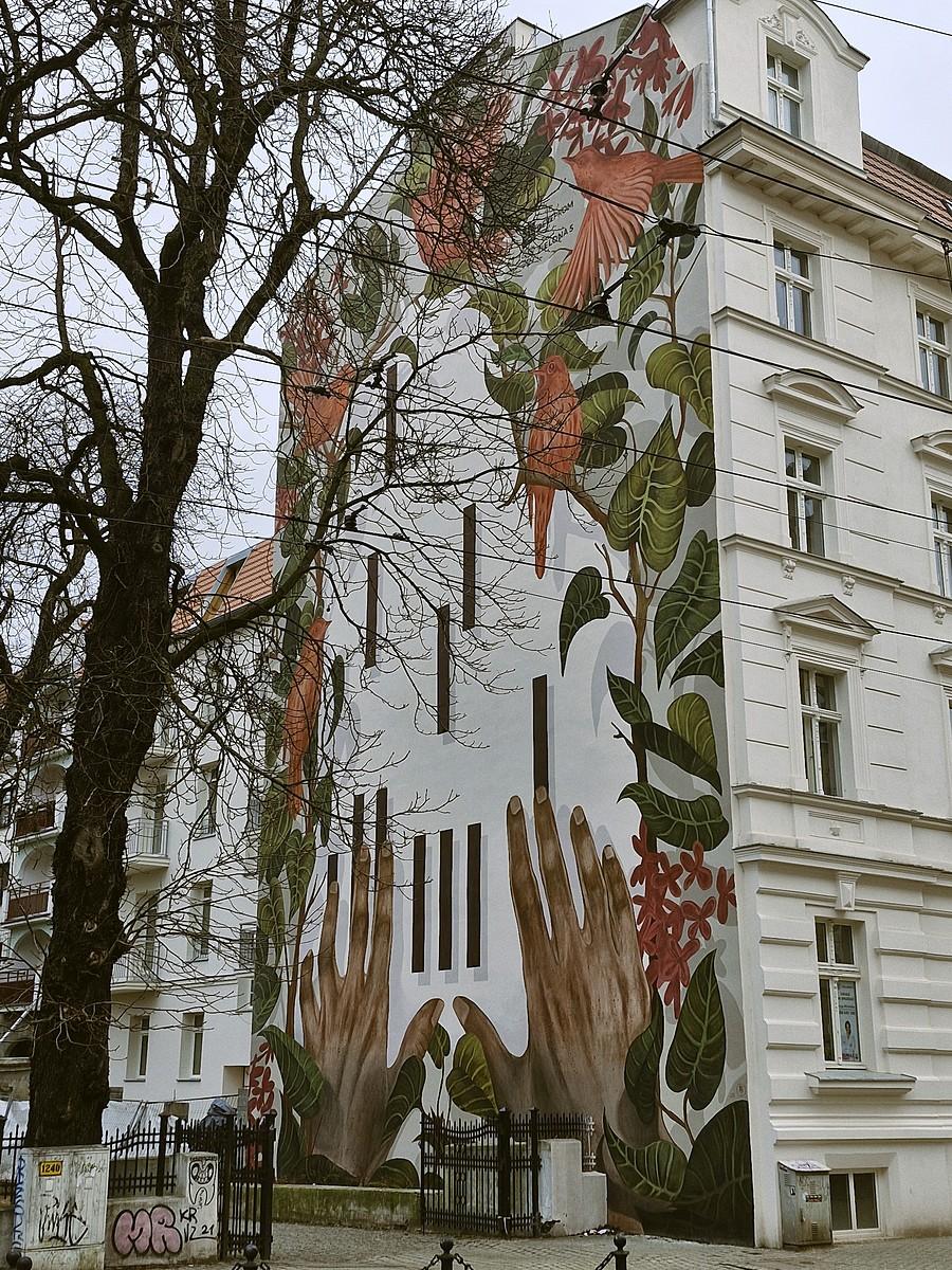 Poznań - nowy mural na ścianie szczytowej kamienicy
