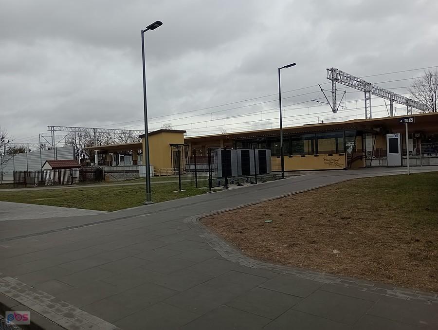 Dojście do peronów. Zrobili przejścia podziemne