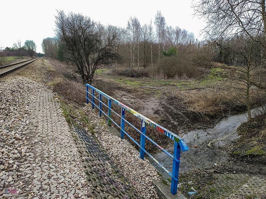 Mostek kolejowy nad Rowem Jeziorki