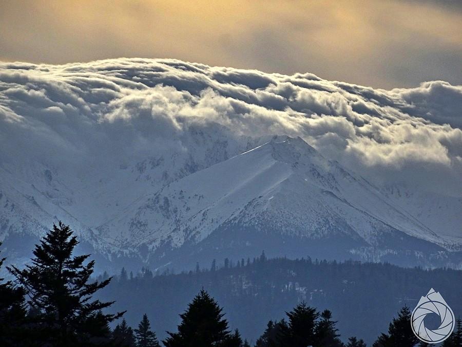 Chmurka zachodzi na Tatry Zachodnie