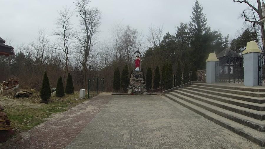 Przed kościołem w Jeruzalu