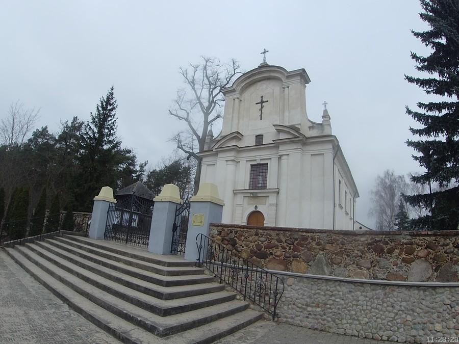Fronton kościoła w Jeruzalu Skierniewickim
