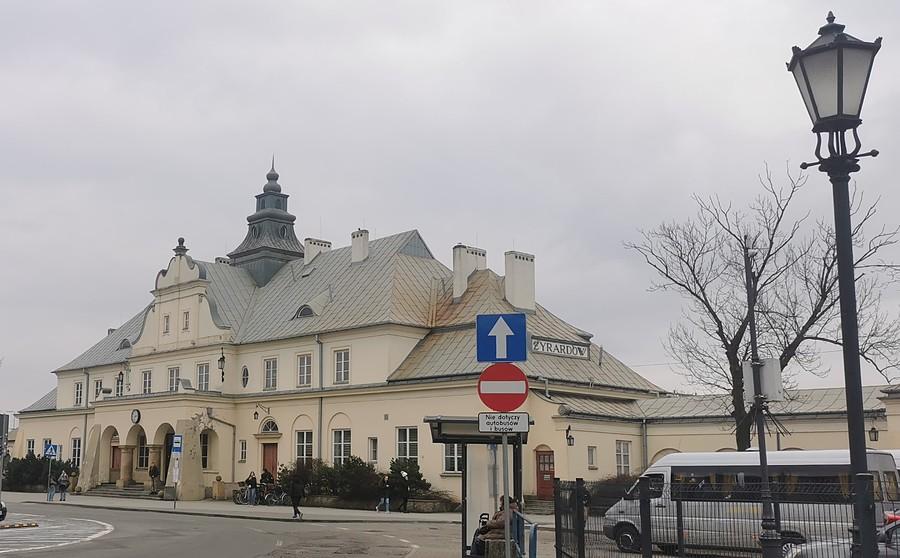 Dworzec w Żyrku od frontu