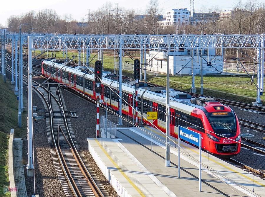 SKM-ka z Pruszkowa wjeżdża na Główny