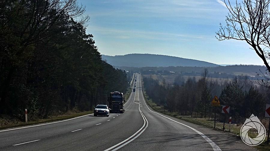 zjazd w stronę wzgórzy sieradowickich