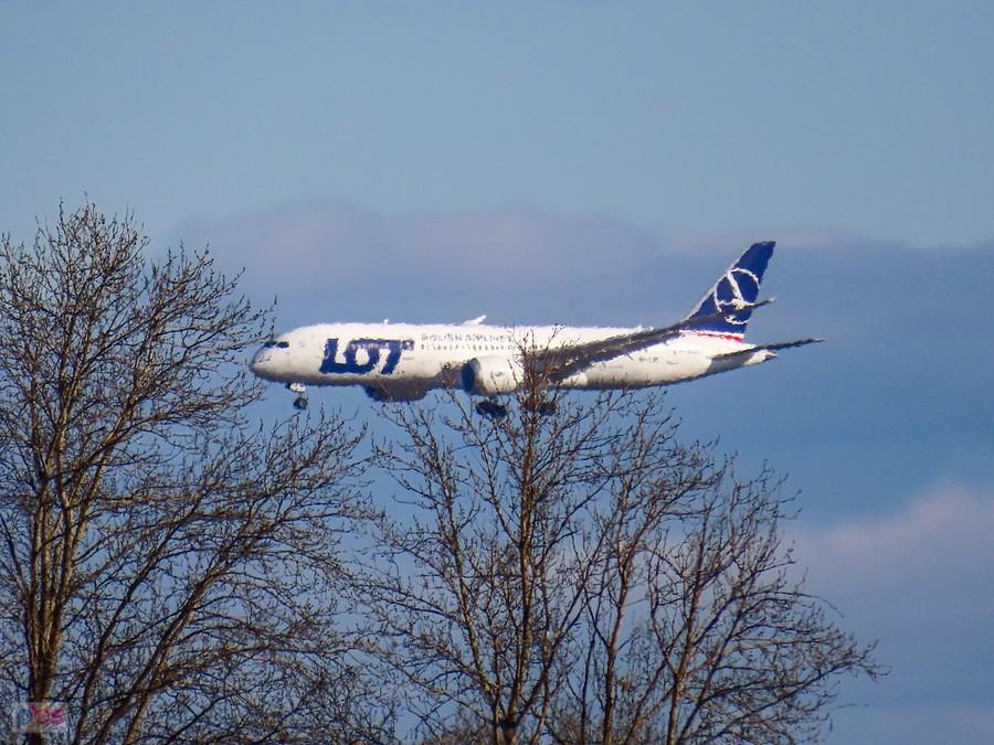 Dreamliner podchodzi do lądowania