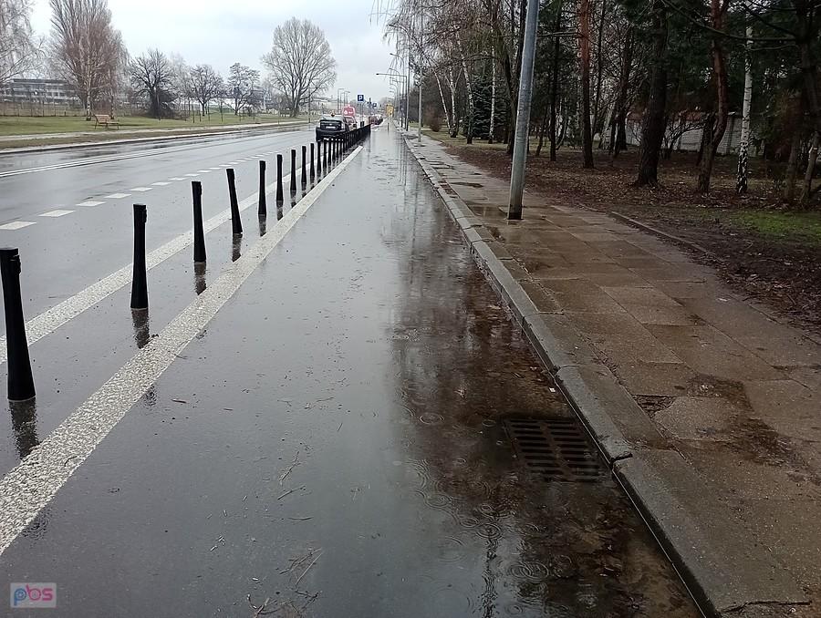 A kałuża coraz większa