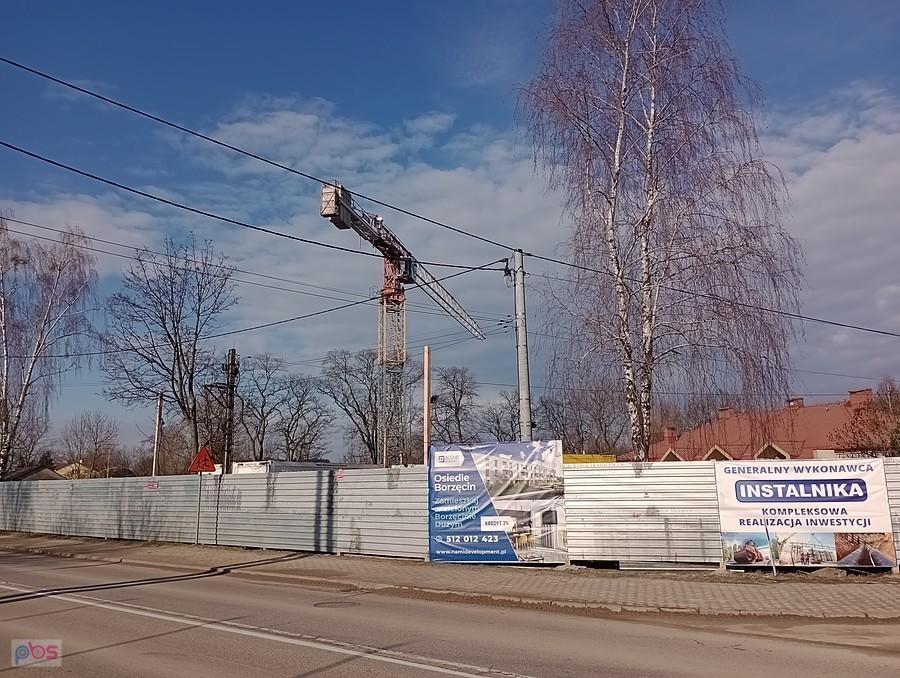 Budowa bloku w pobliżu plebanii