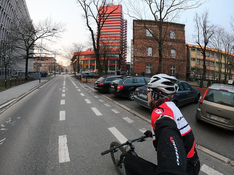 Rzadko kręcę przez centrum Poznania i muszę przyznać że takie wydzielone ścieżki są spoko