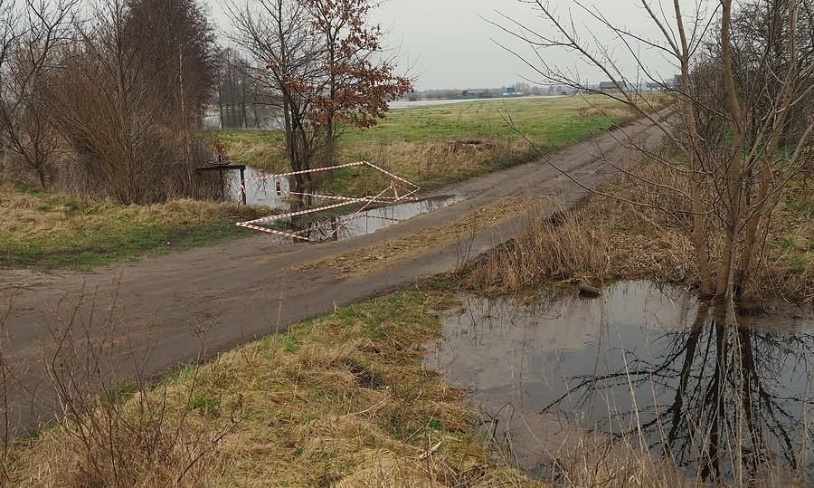 Podtopienia na lokalnej drodze