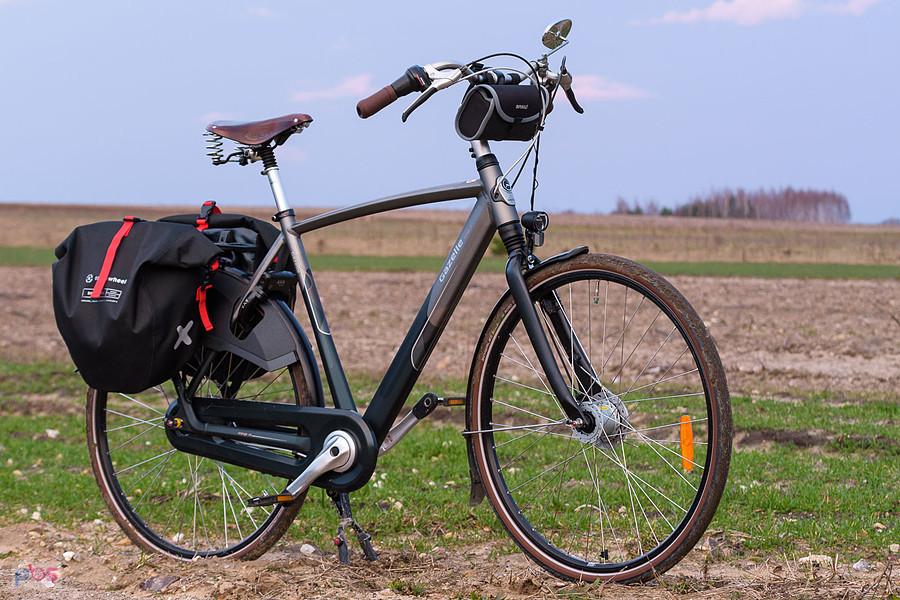Mój mieszczuch Gazelle Orange C8 na polach w Lusławicach