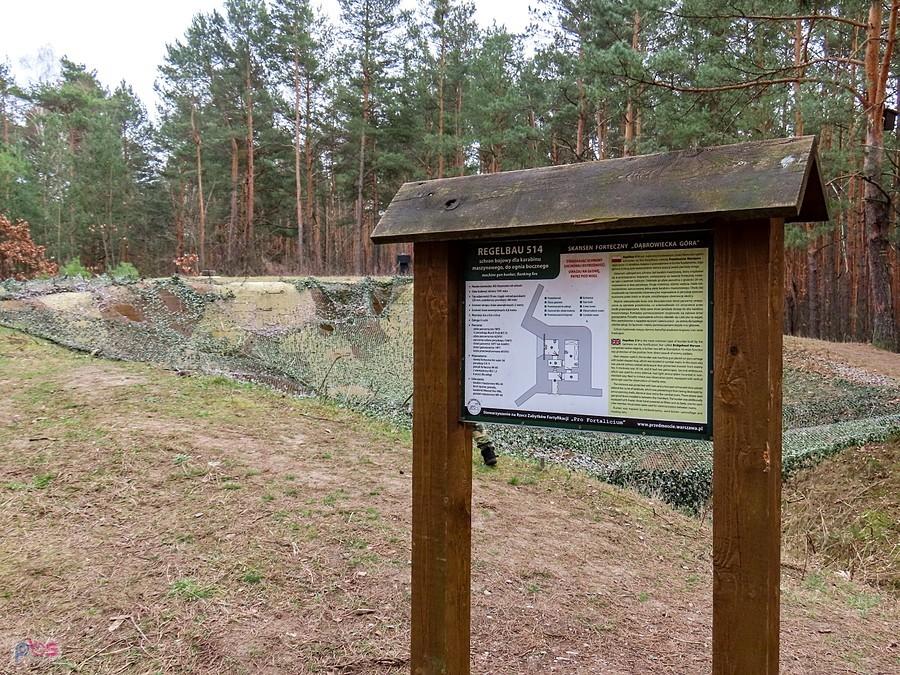 Tablica info Skansenu Fortecznego "Dąbrowiecka Góra"