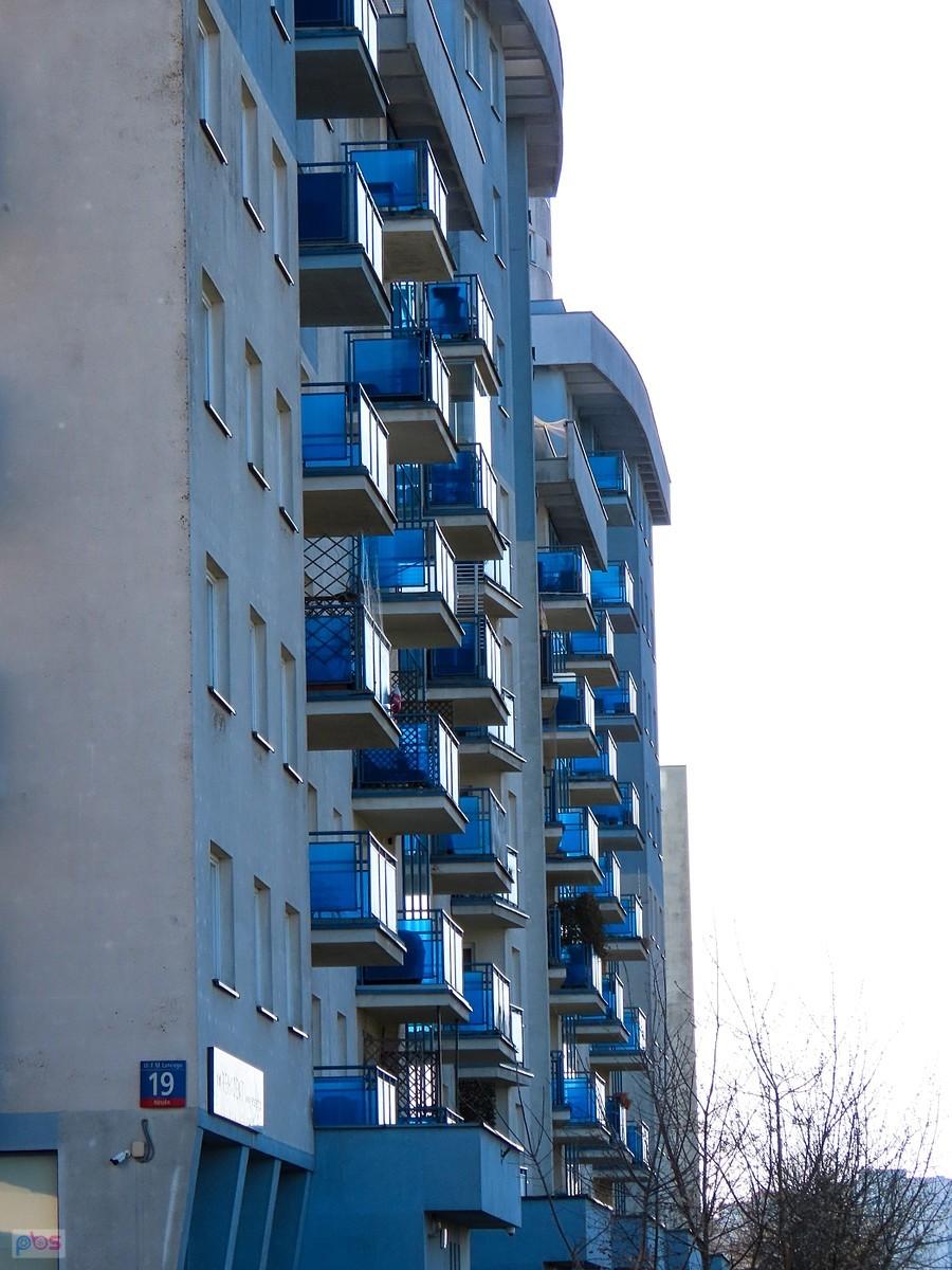 Niebieskie balkoniki