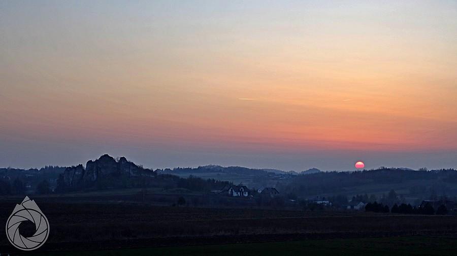 słoneczko chowa się za fałdy Wyżny