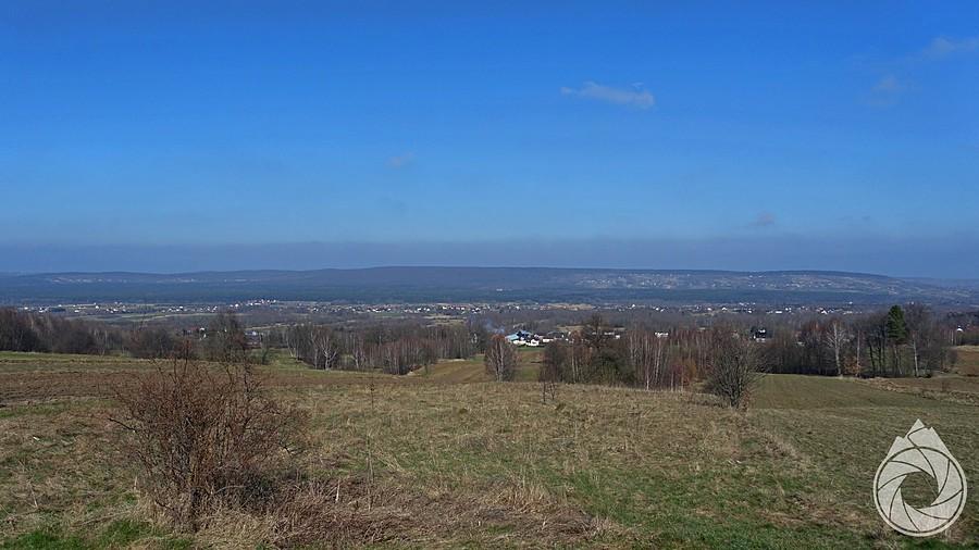 widok znad Świętej Katarzyny na Góry Świętokrzyskie