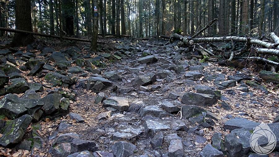skakanie po kamulcach na Łysicę