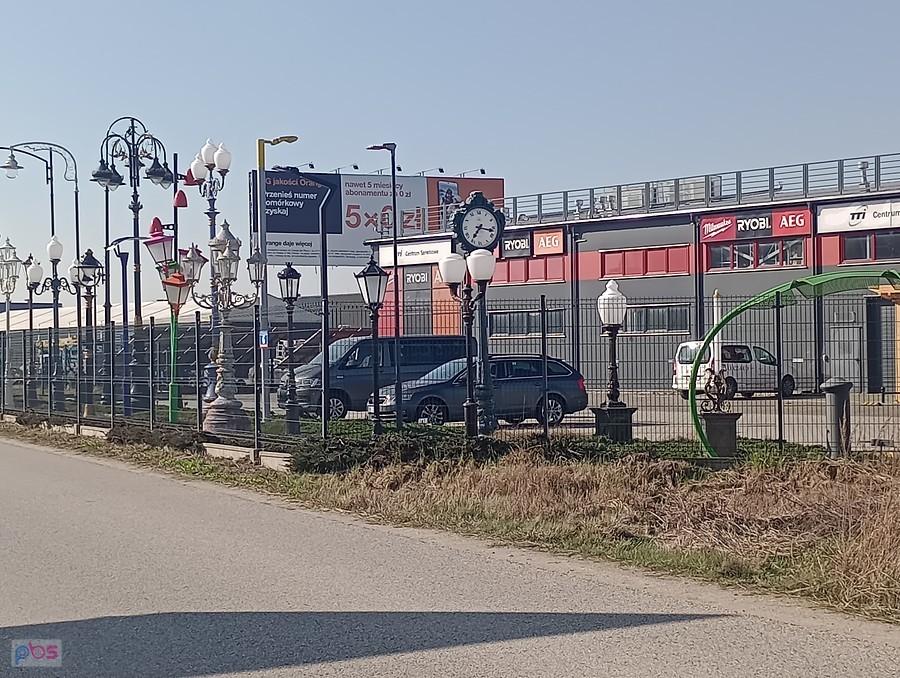 Kontrola czasu. Była 10.30